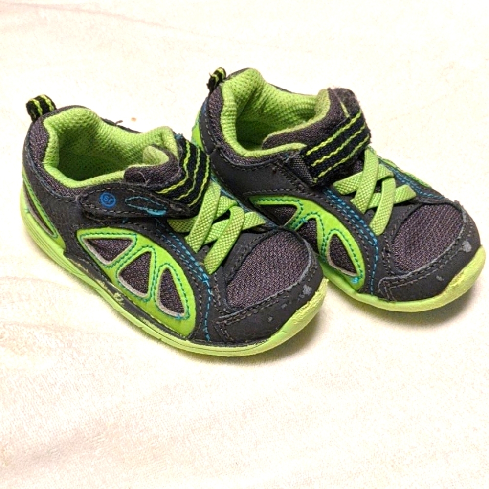 Size 5w Stride Rite gym shoes